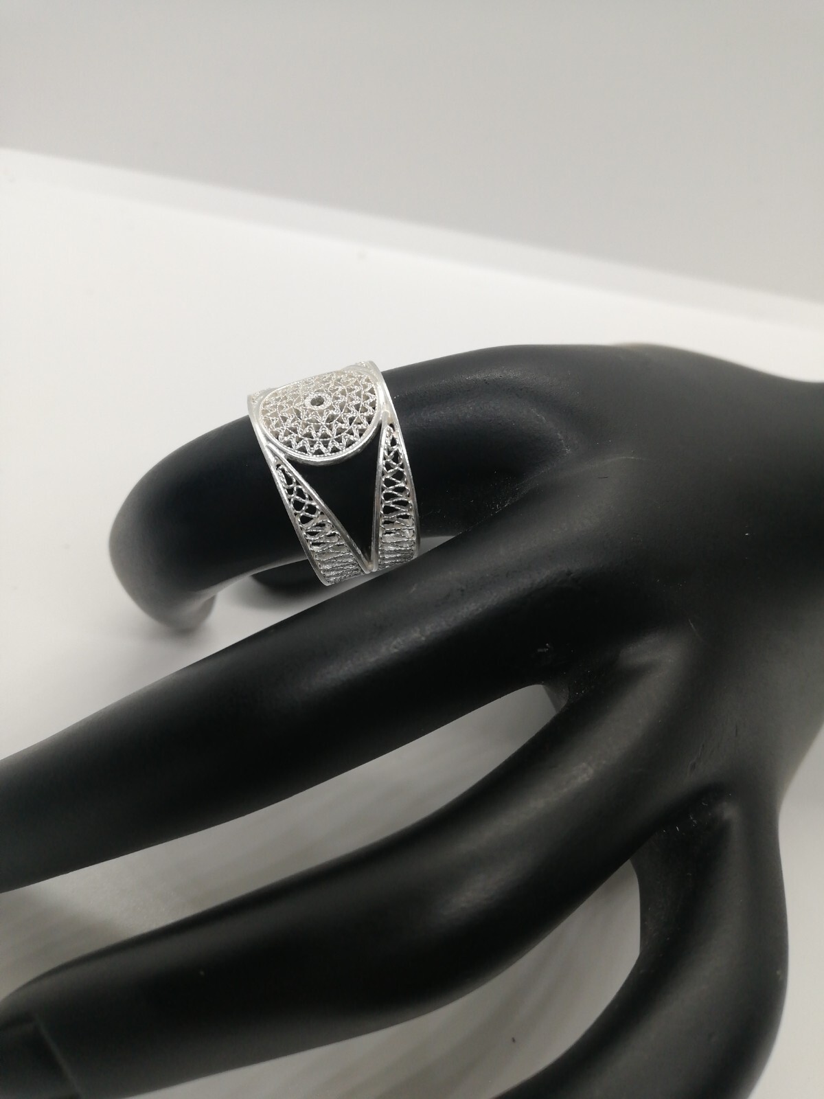 . 970 Solid Silver Women's Ring Size 8 Filigree New.