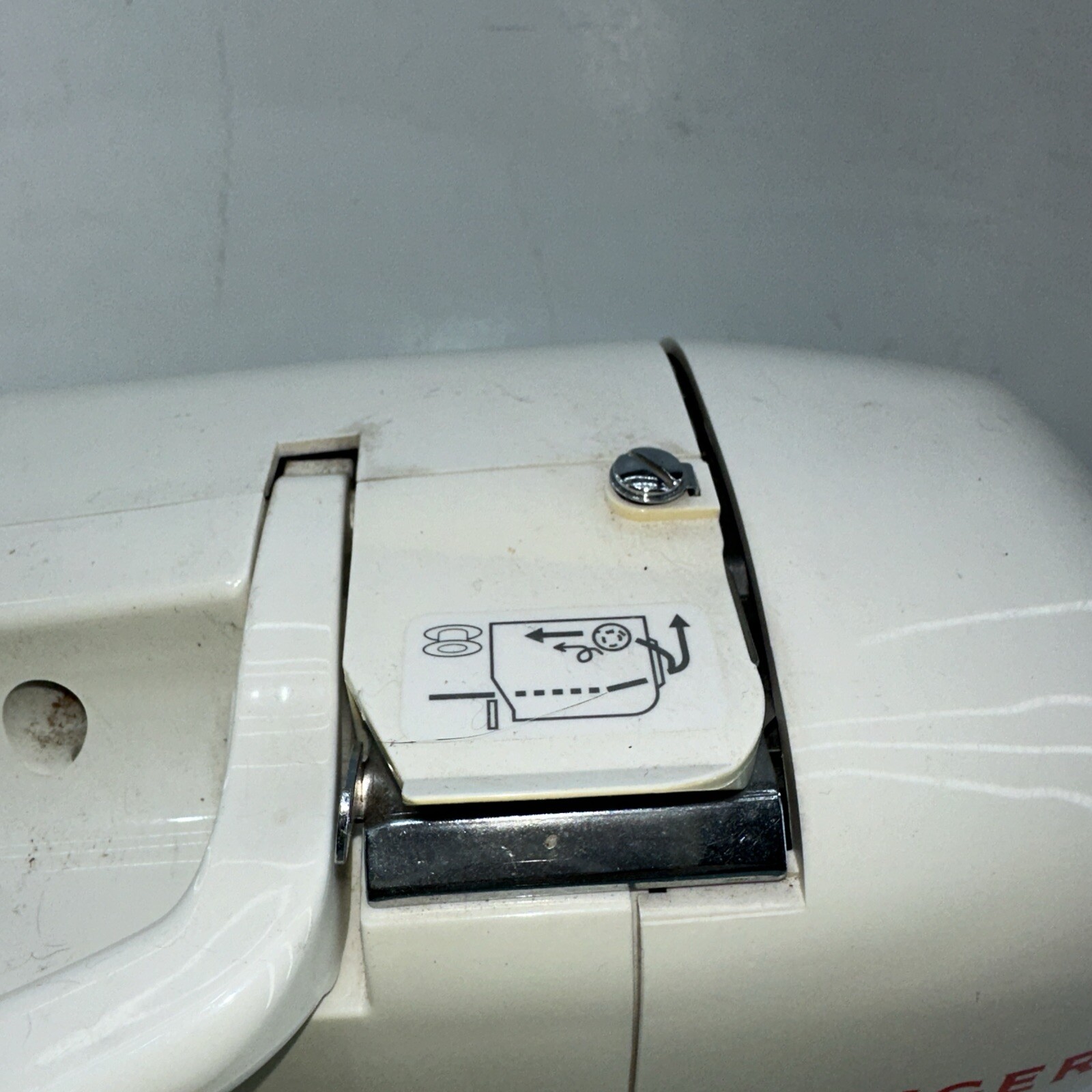 Singer 8763 Curvy Electronic Sewing Machine Read Description