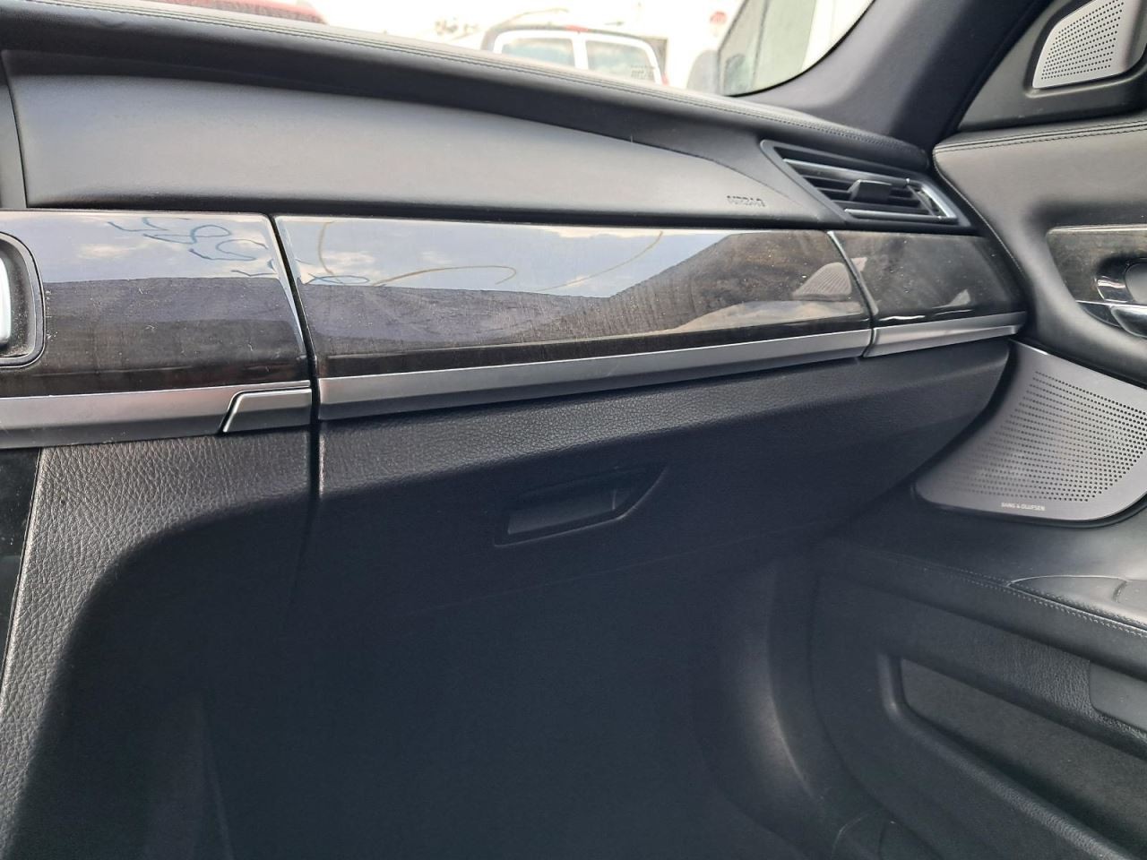 750IL     2013 Glove Box 4778425