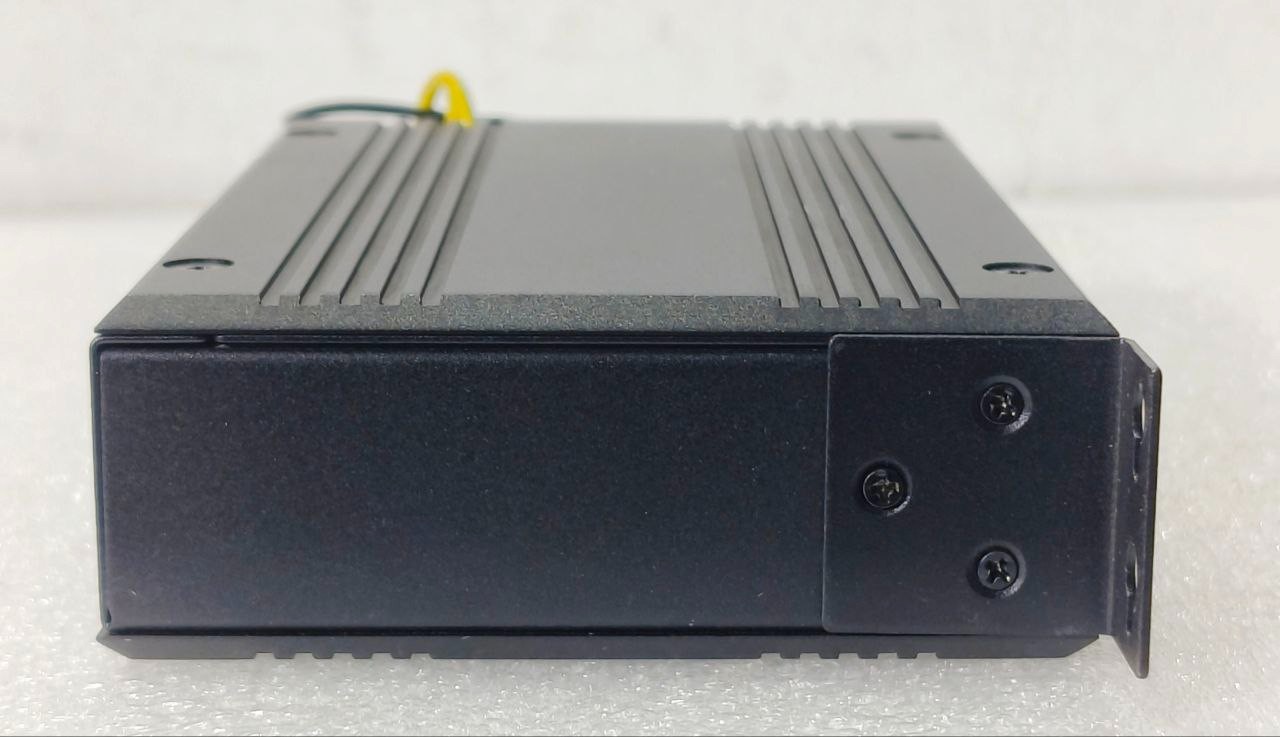 UOTEK UT-6405 INDUSTRIAL 5-PORT 100M UNMANAGED ETHERNET SWITCH 12/24/48VDC(USED)