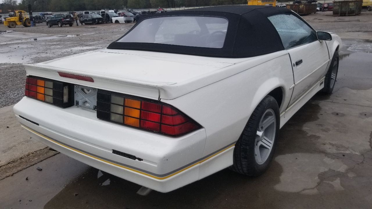 90 CHEVY CAMARO IROC-Z CONVERTIBLE QUARTER PANEL UPPER TRIM LEFT DRIVER WHITE