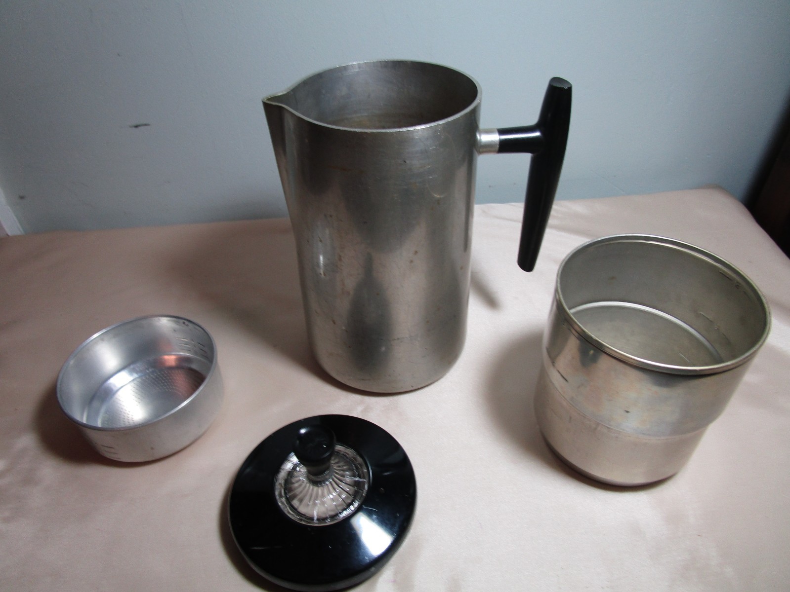 Wear Ever # 968 Stove Top Percolator Coffee Pot Bakelite Handle 1960's aluminum