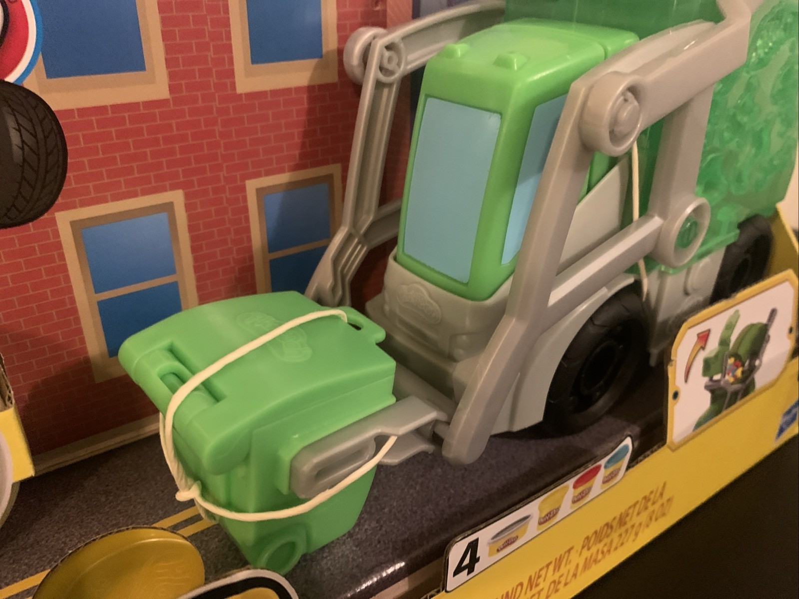 Play-doh Wheels 2-1 Garbage Truck Play set New