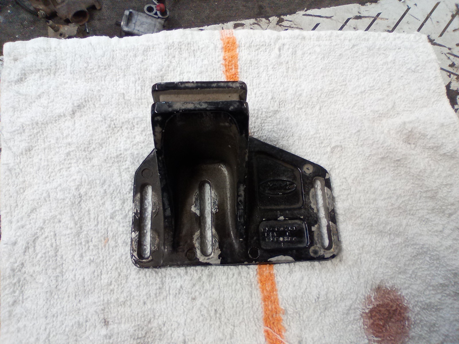 Peterbilt 386 Left/Driver Hood Rest P/N 13-04709L