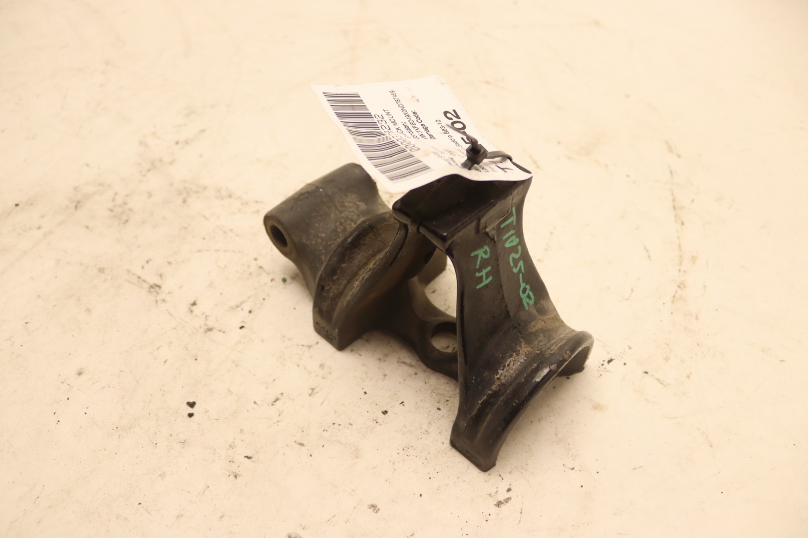 2018-2023 PETERBILT 579 FRONT SUSPENSION SHOCK SADDLE BRACKET MOUNT B63-1004 OEM