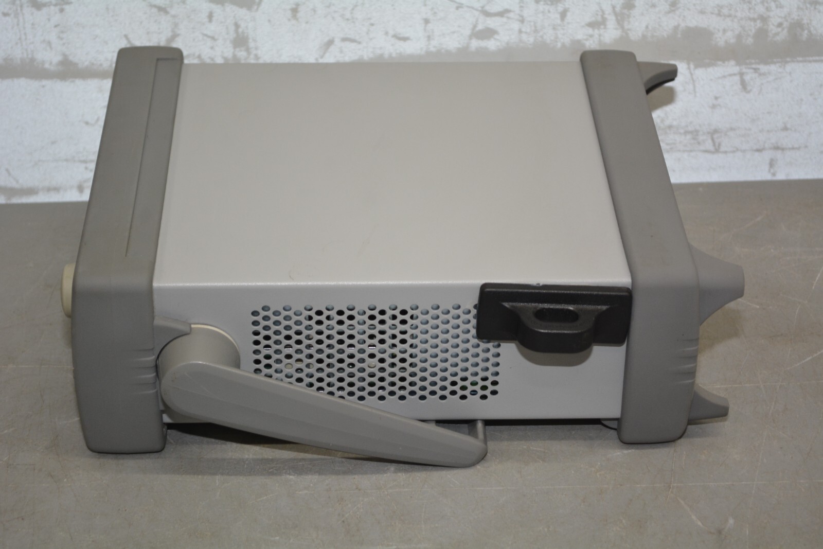 ^ Agilent 33220A 20 MHz Function Arbitrary Waveform Generator #X3431