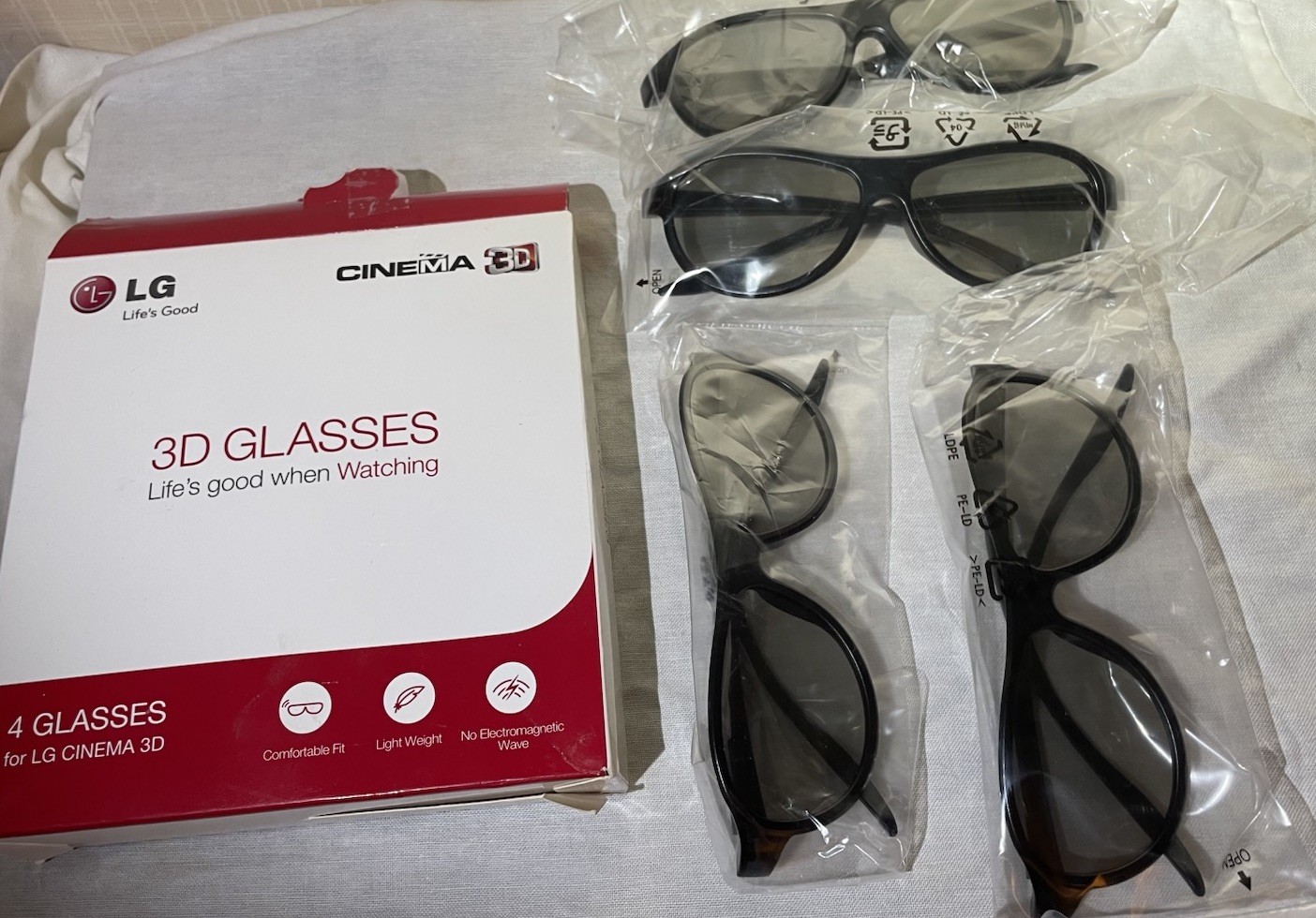 Set of 4 LG Cinema 3D Glasses AG-F310 For LG 3D TV (AG-F310 (X4) BUNDLE)- EUC