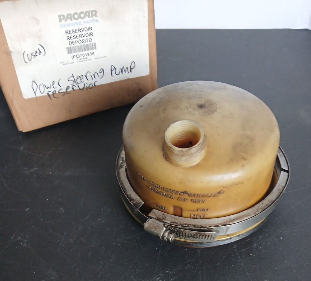 Peterbilt 579 Power Steering Reservoir 3750282 Used OEM