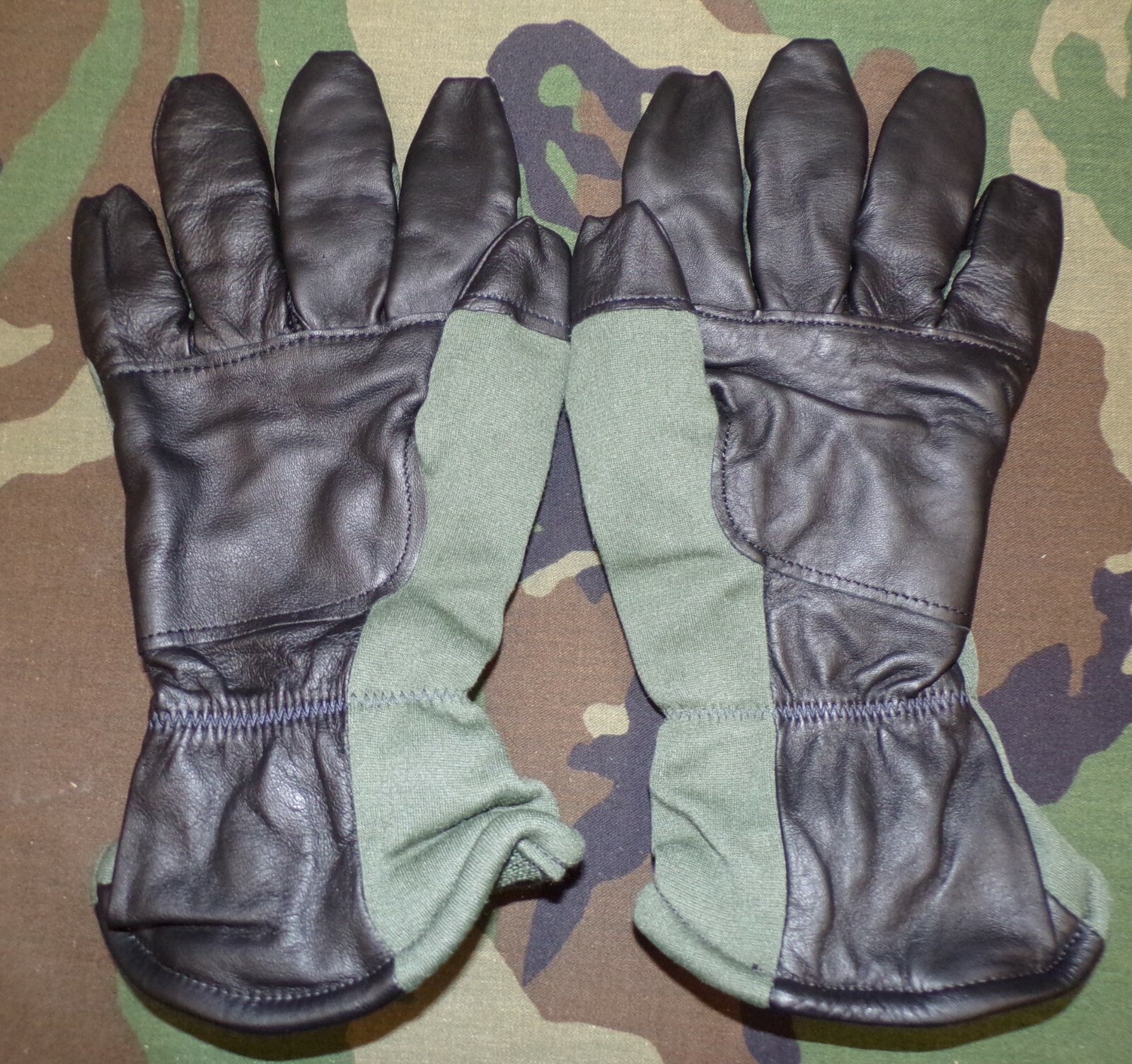 USGI military issue HAU/15-P Intermediate Cold Weather Flyer's Gloves, size 10