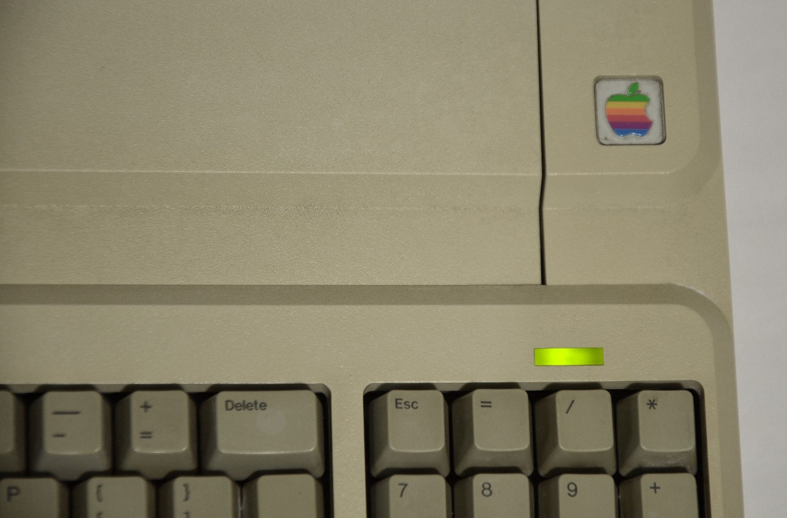 Vintage Apple IIe Platinum 128k Computer System (Works, Recapped)