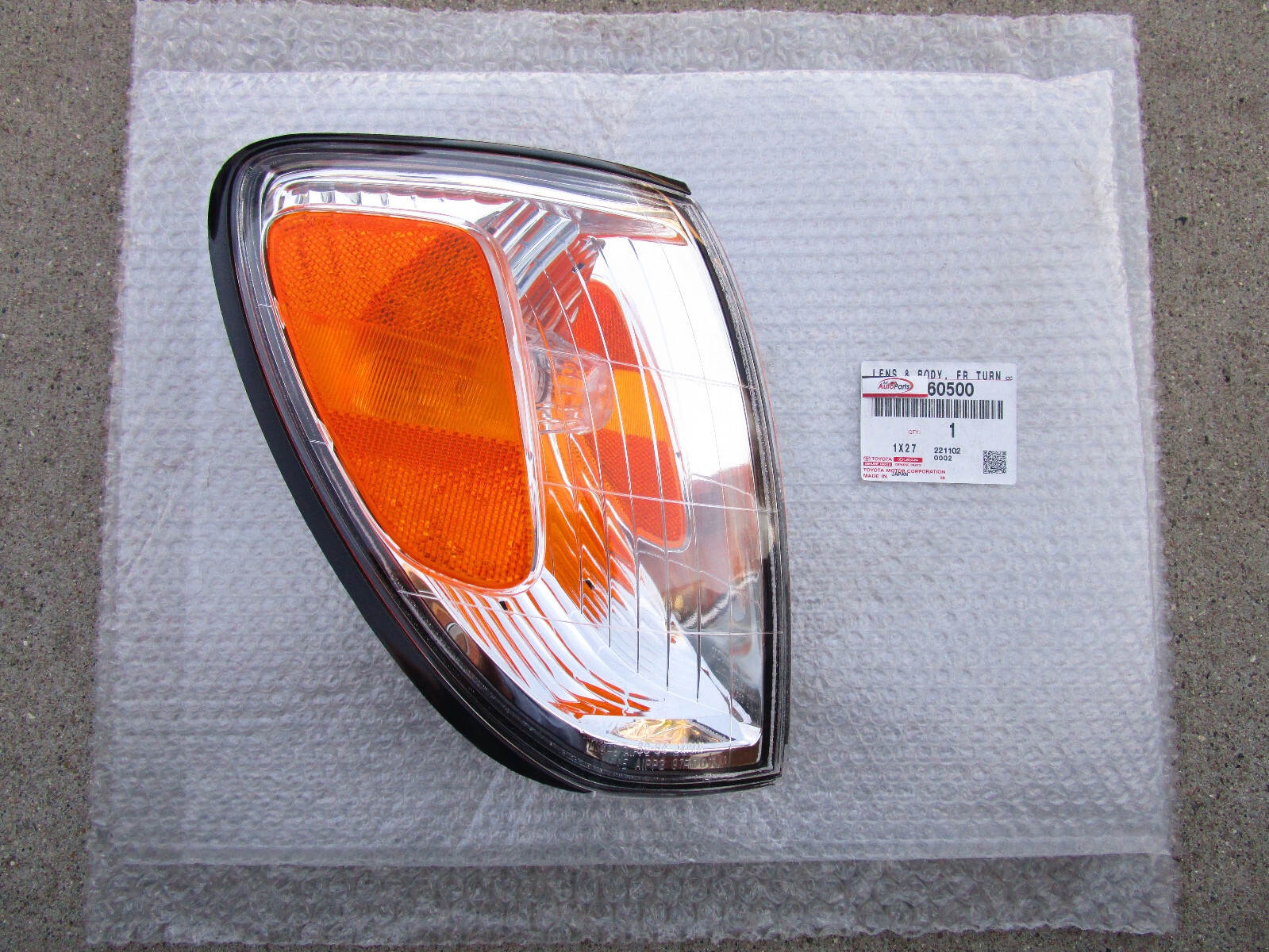 98-02 TOYOTA LAND CRUISER FRONT RIGHT TURN SIGNAL INDICATOR CORNER LIGHT OEM NEW