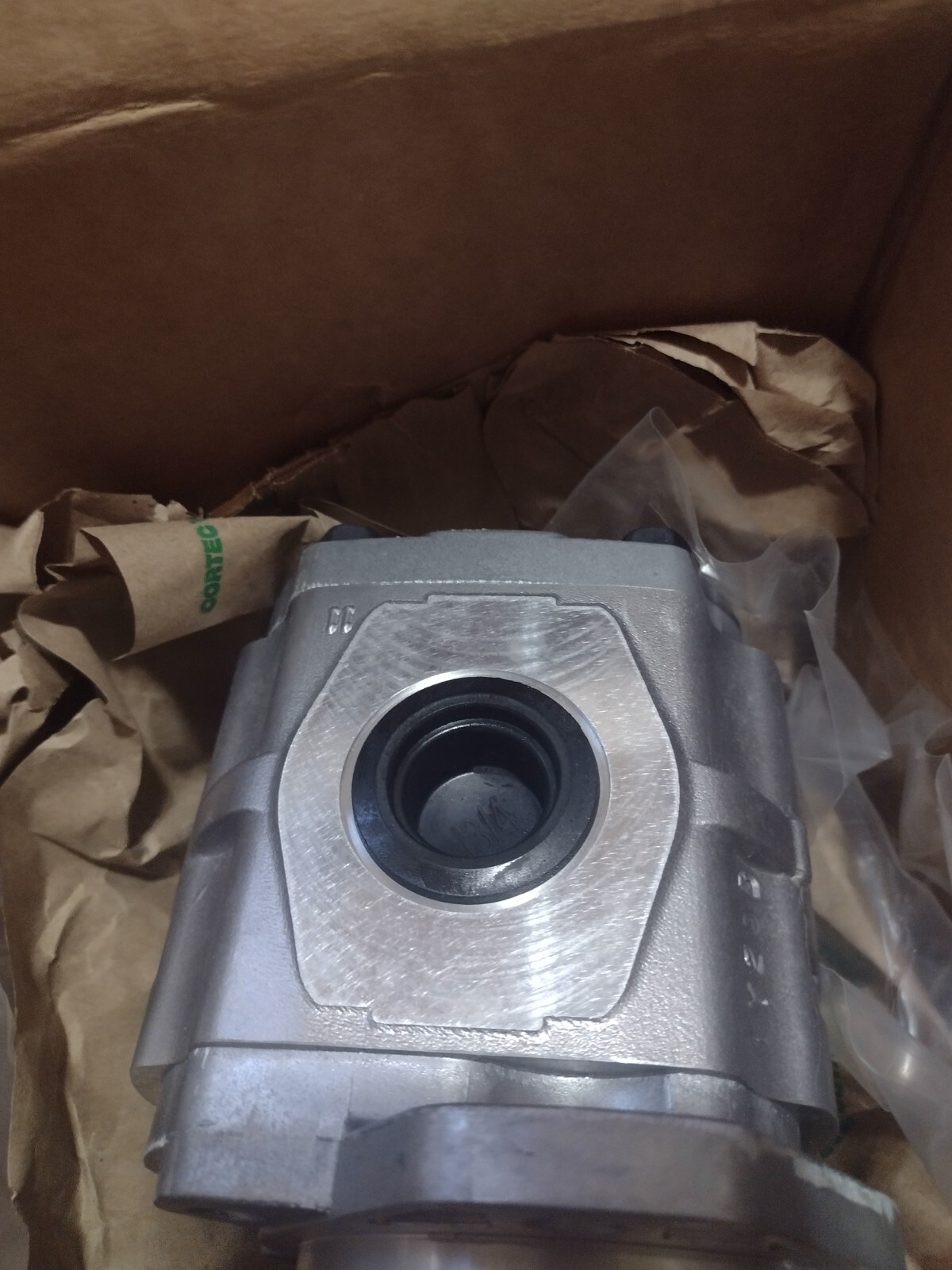 YALE 524143168 HYDRAULIC PUMP New in box