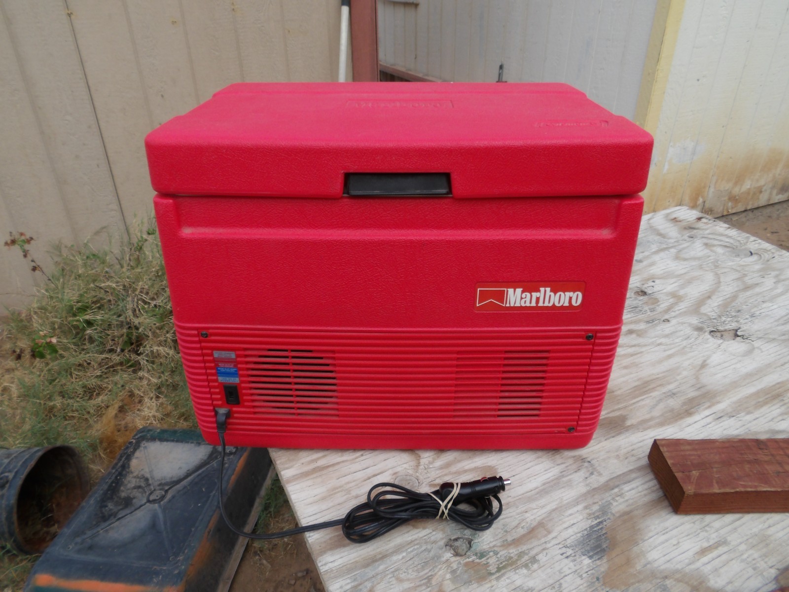 Vintage 95 Marlboro Coleman Electric Cooler Model 5232 12V DC Car Thermoelectric