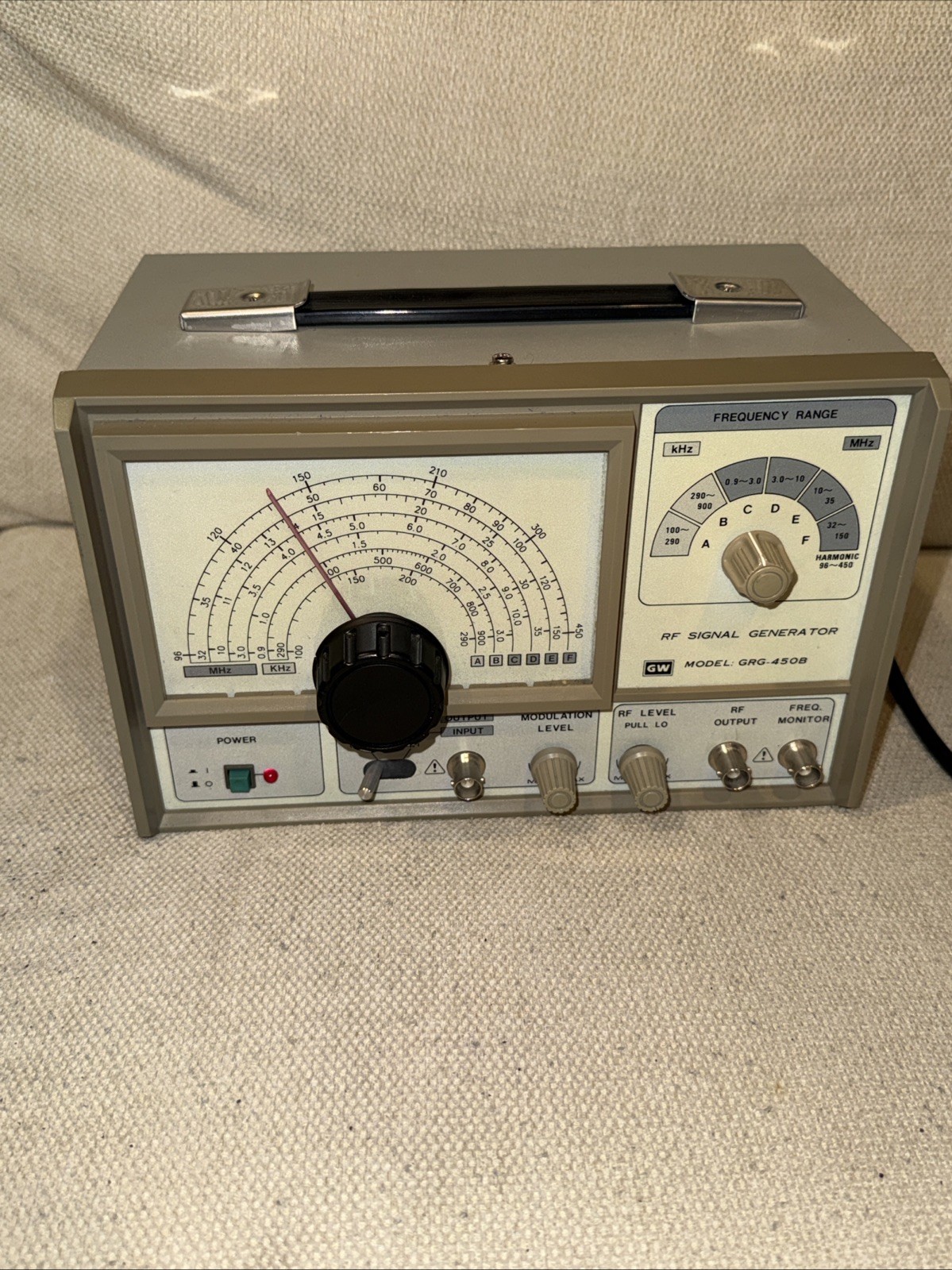 GW Goodwill Instruments - GRG-450B RF Signal Generator Good Working Condition