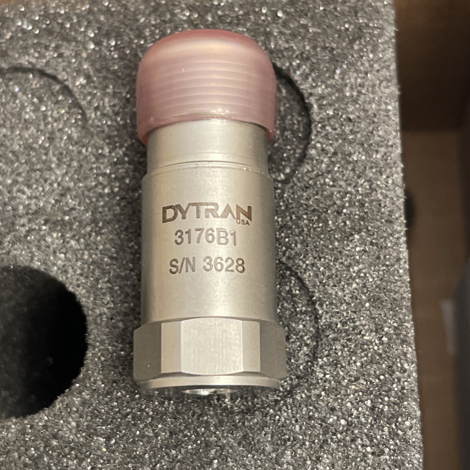 Dytran 3176B1 Accelerometer 2-pin industrial top connector, 1/4-28 mounting hole
