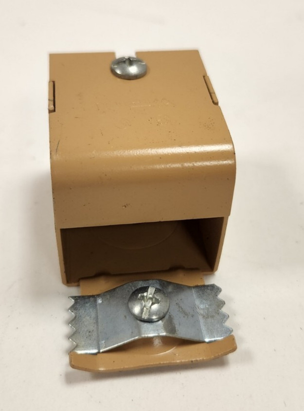 Wiremold 2010A ENTRANCE END FITTING NEW GOOD CONDITION