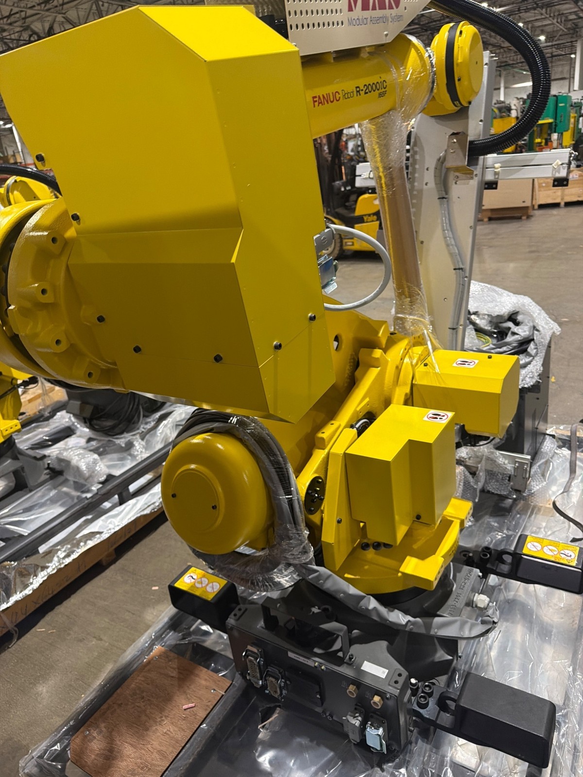 FANUC R‑2000iC/165F Complete with R‑30iB Plus Controller USED