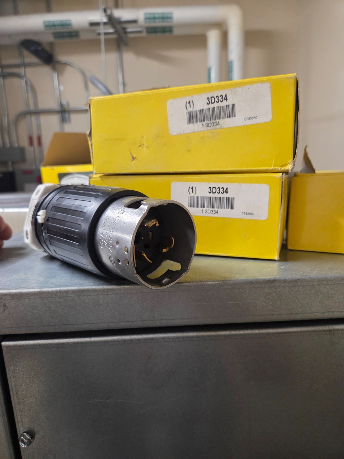 Hubbell CS8365C 50A, 3-Phase Delta 250V AC, 3P, 4W Non NEMA, Male Locking Plug