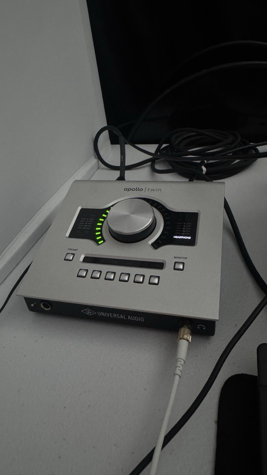 Universal Audio Apollo Twin USB Desktop USB Audio Interface Direct Monitoring