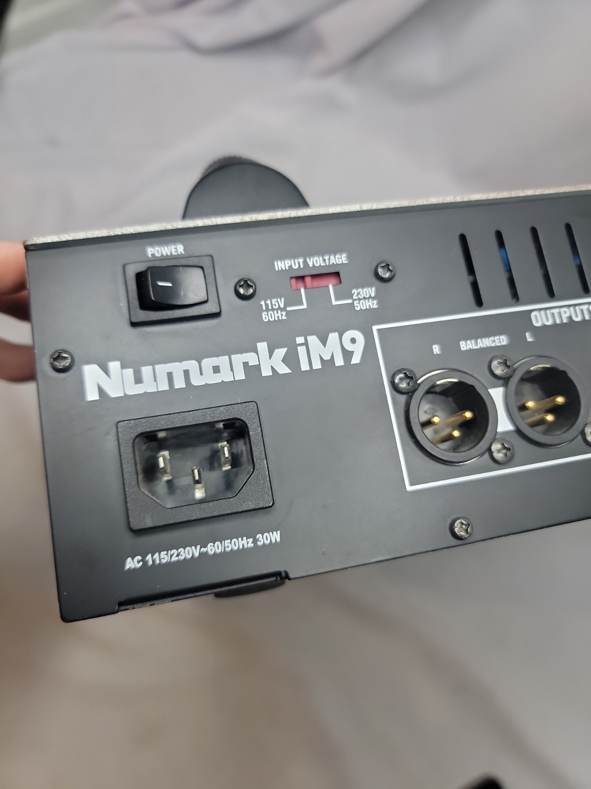NUMARK IM9 DJ MIXER WITHEFFECTS BEAT COUNTER