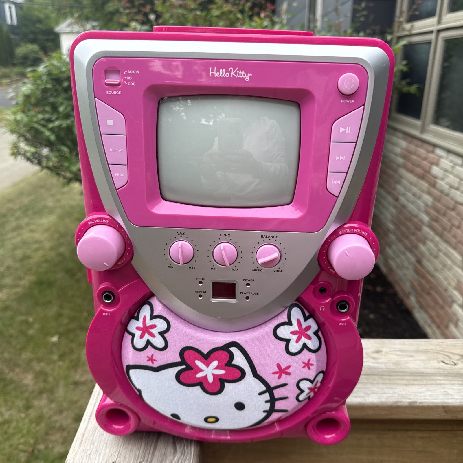 Hello Kitty CD+G Karaoke, Machine W/ Lyric Display Screen Micr. PARTS 2013 READ