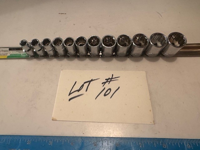 NEW Craftsman 3/8" DRIVE 12 PC METRIC  12 POINT  STD SOCKET SET + RAIL