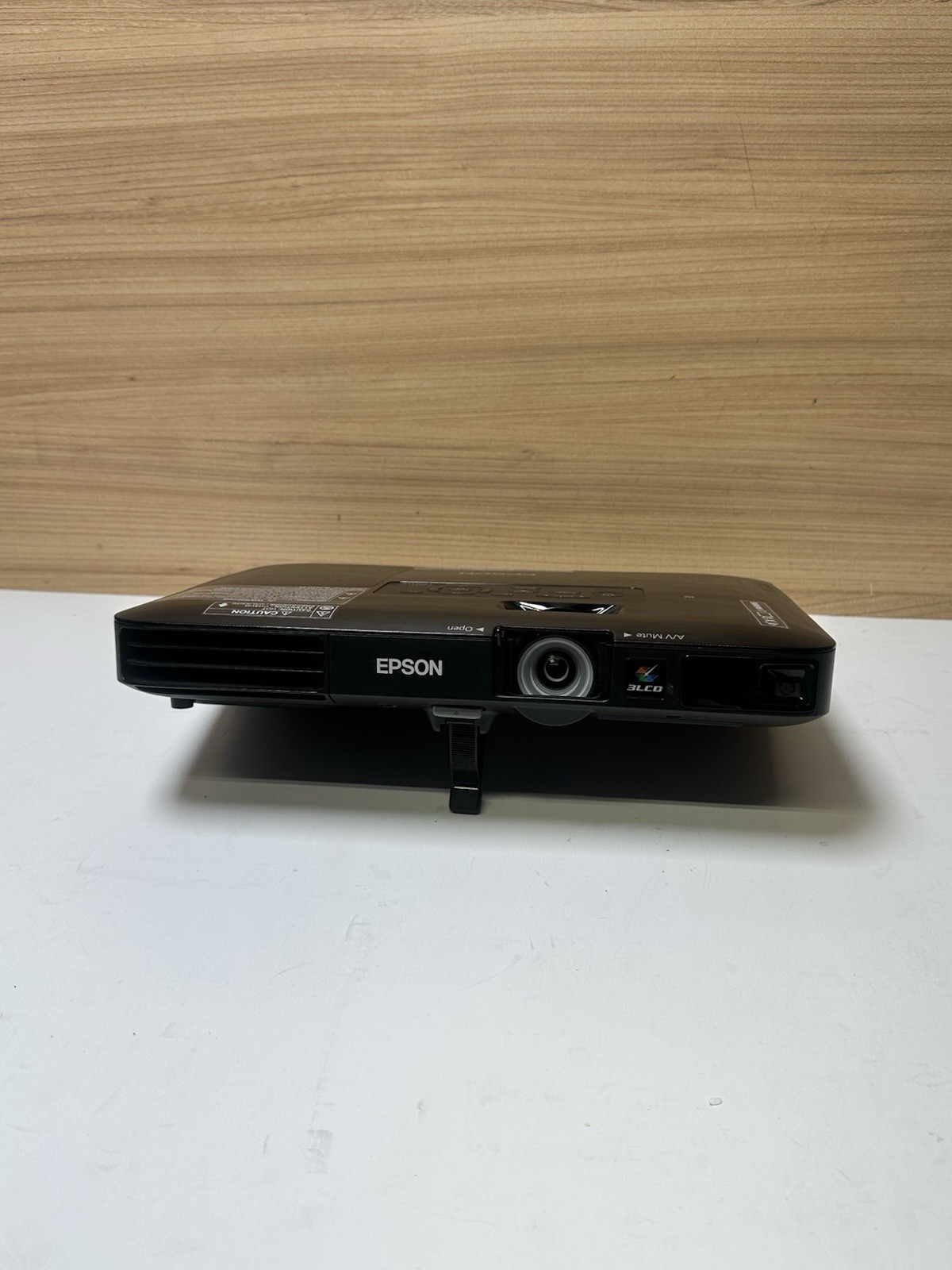 Epson PowerLite 1781W 3LCD Projector 3200 Lumens H794A 107 Lamp Hours No remote