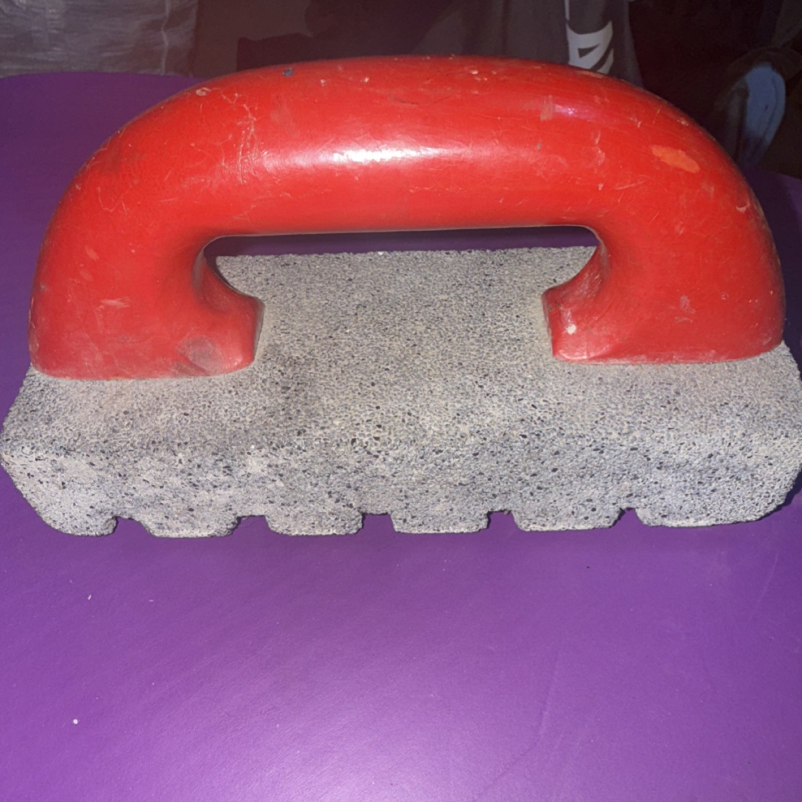 NORTON Rubbing Brick Fluted 8" L x 3 1/2" W x 1 1/2" H, Silicon Carbide, 20 Grit