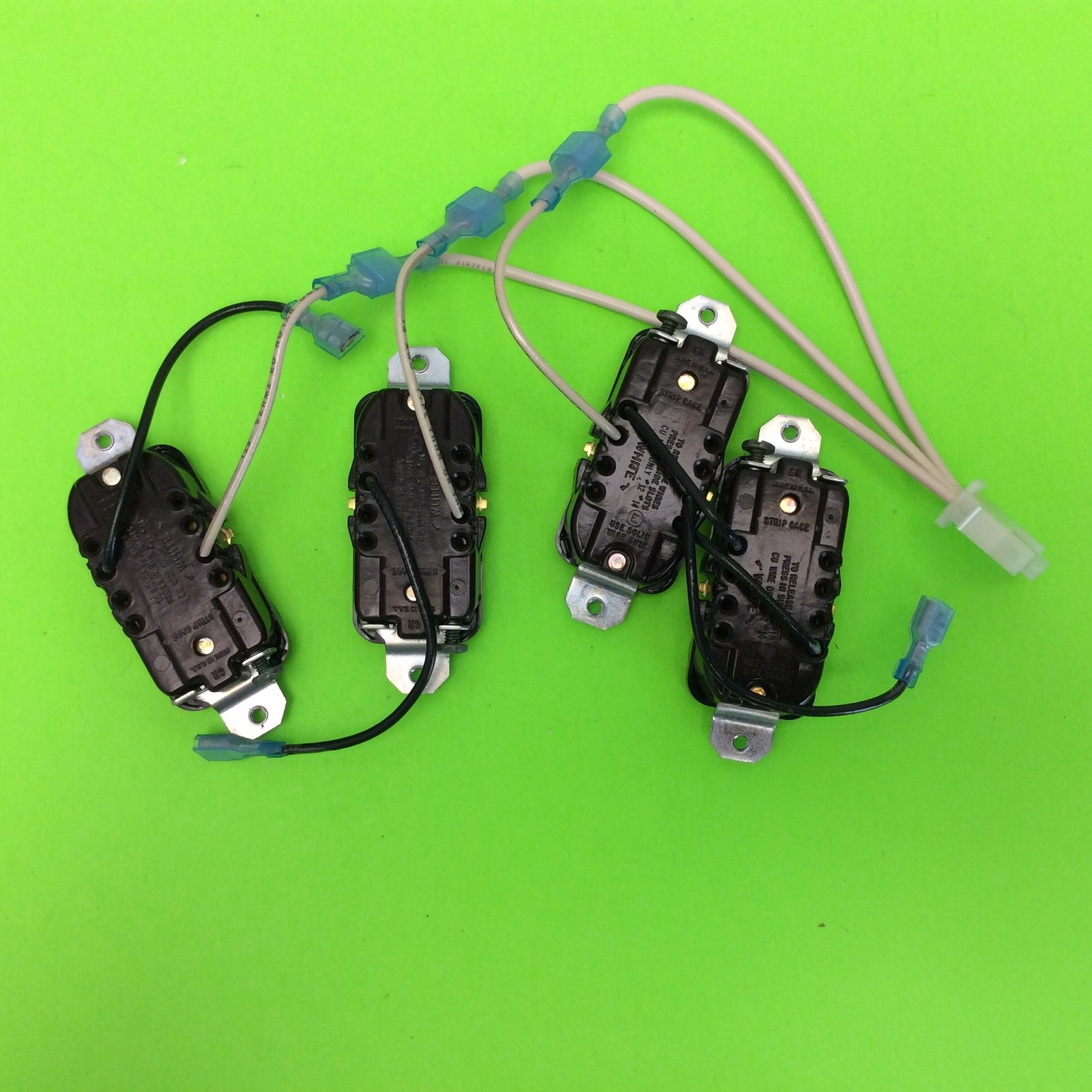 UPS Battery Backup 4 Receptacles Receptacle