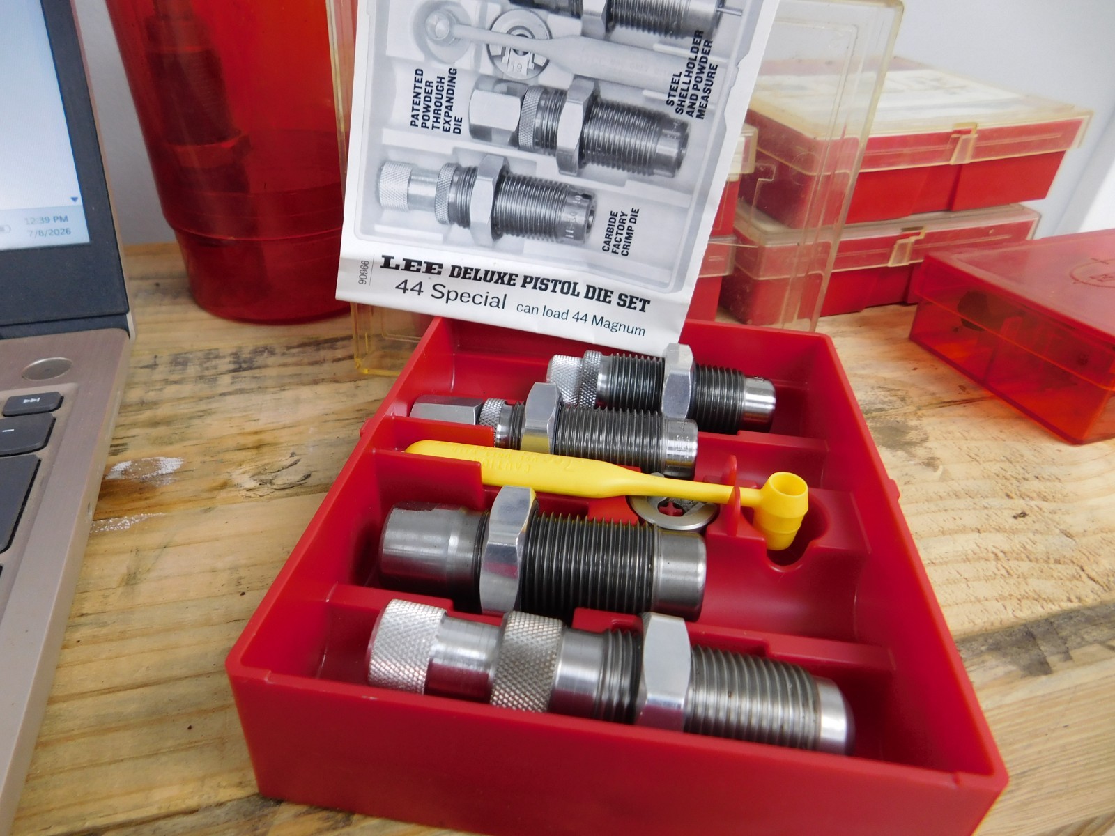 LEE   44 SPL DIES SET CARBIDE W FACTORY CRIMP AND POWDER THROUGH   USED  90966