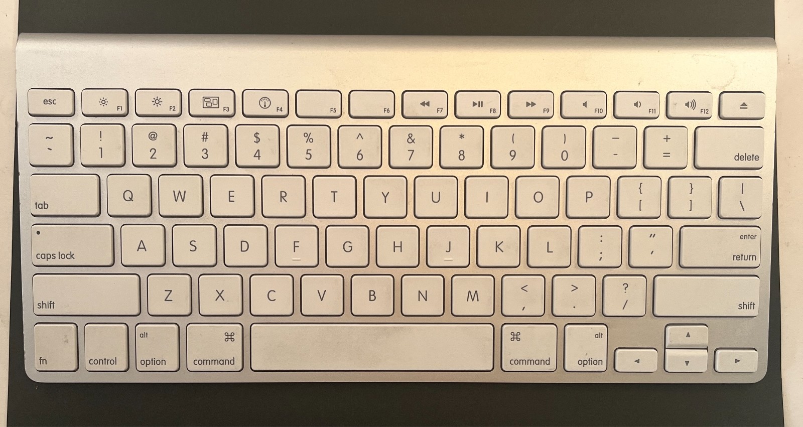 Apple Wireless Bluetooth Keyboard Silver White A1314 Tested Working!