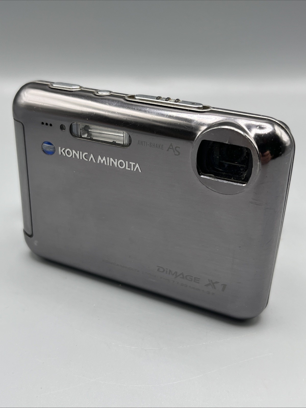Konica Minolta DiMAGE X1 8.0MP Digital Camera w/ Case Charging Dock Battery