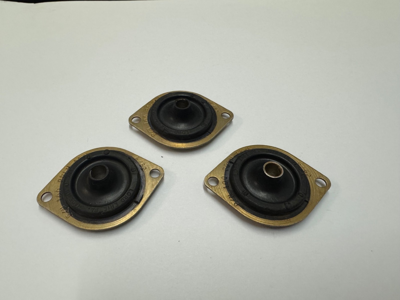 GATES  RUSSCO QRK Turntable Rubber  Isolator　 (3 pieces) 　NEW ships worldwide