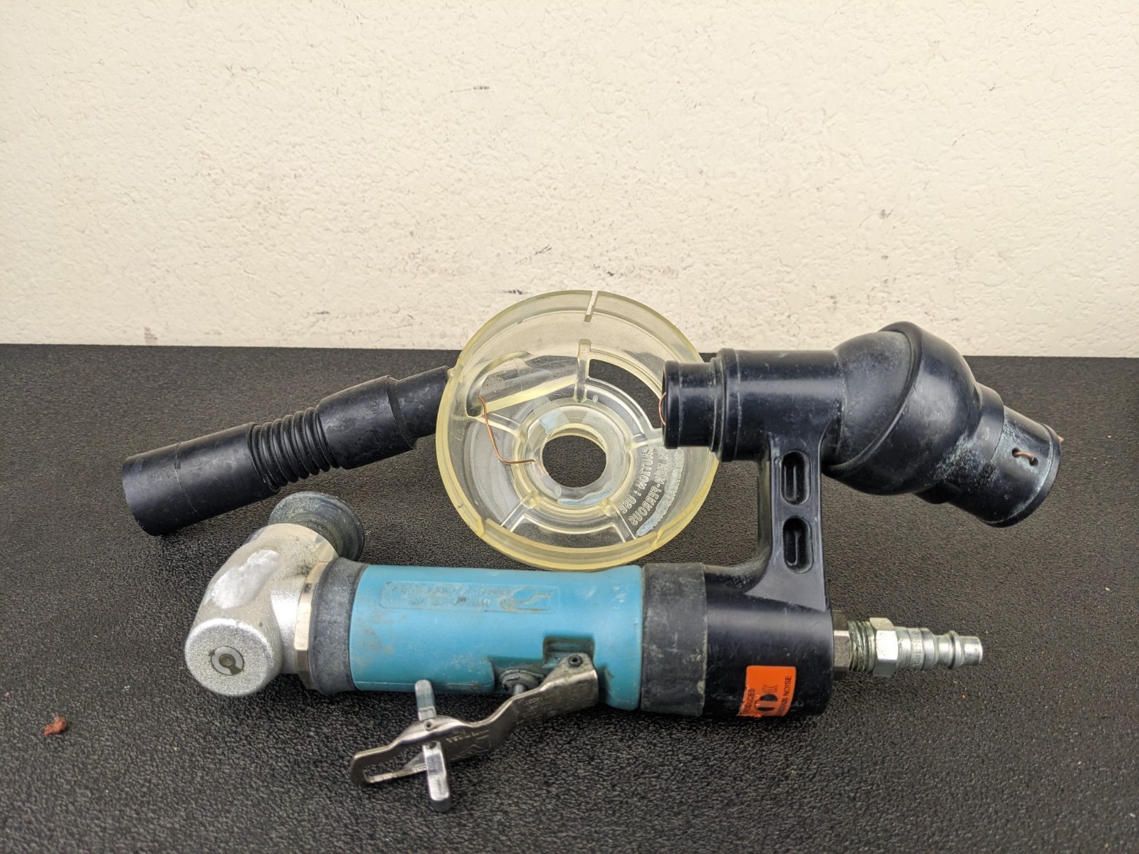 #bl844 Dynabrade 50561 15000 RPM Sander Right Angle Rear Exhaust Central Vacuum