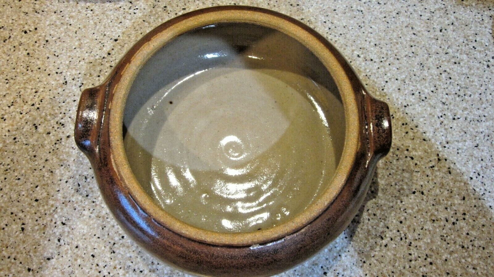 Signed Stoneware Pottery Covered 1 Qt Casserole Dish 9" Diameter 4"