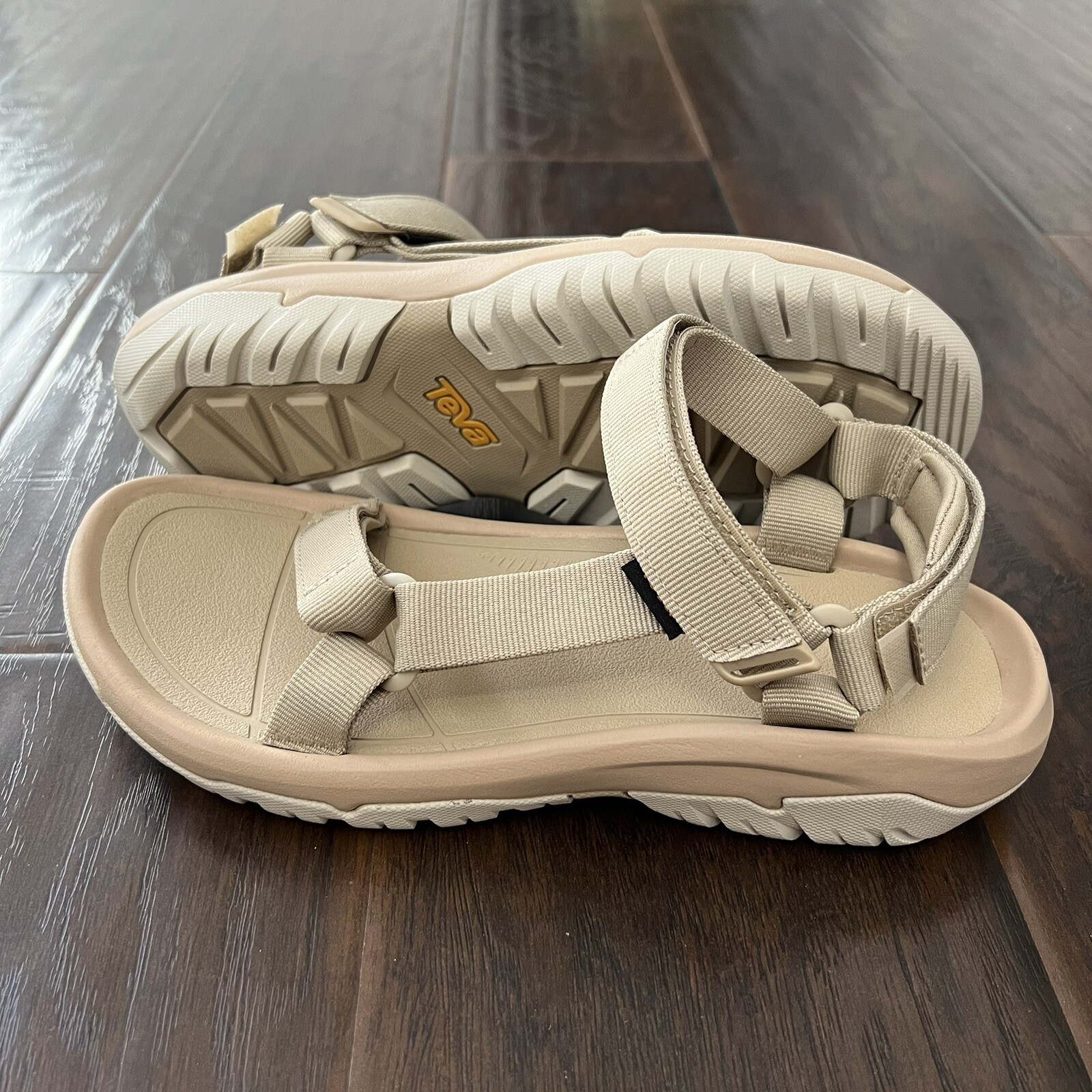 New in the box Teva Women SSME Sesame HURRICANE XLT2 walking sandals Size 8