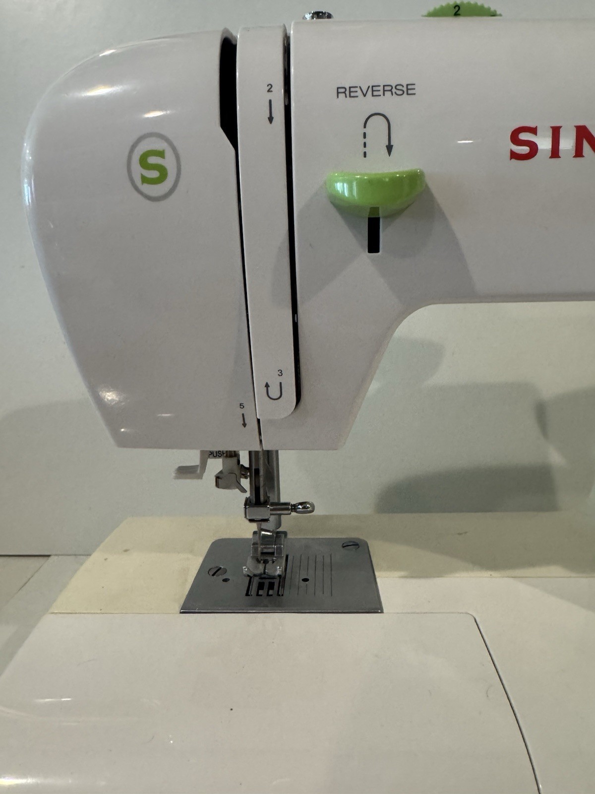 Singer 2273 Esteem II Sewing Machine w/ Pedal