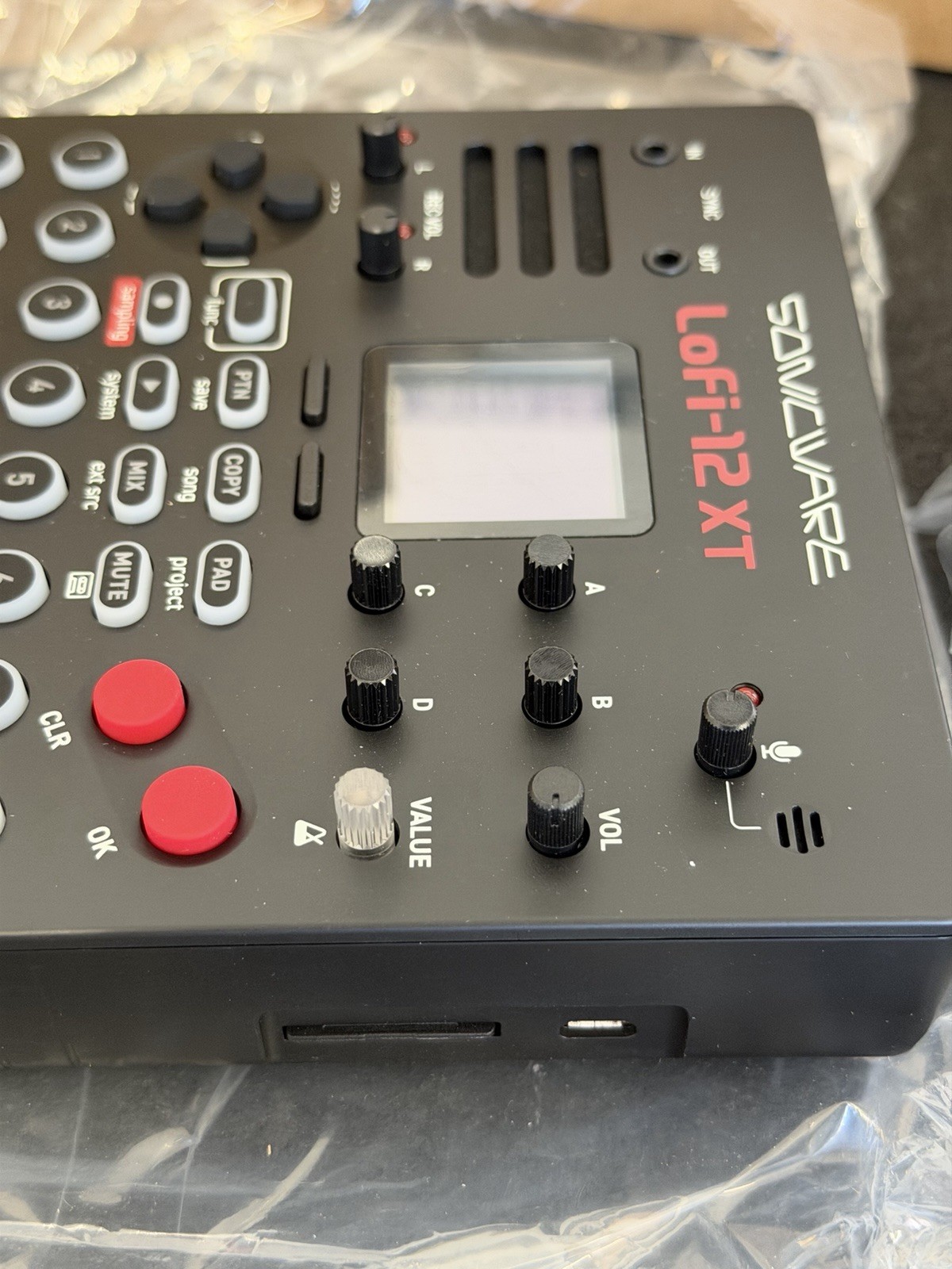🔥Sonicware Lofi-12 XT Low-Res Digitized Sampler - Black - NEW🔥