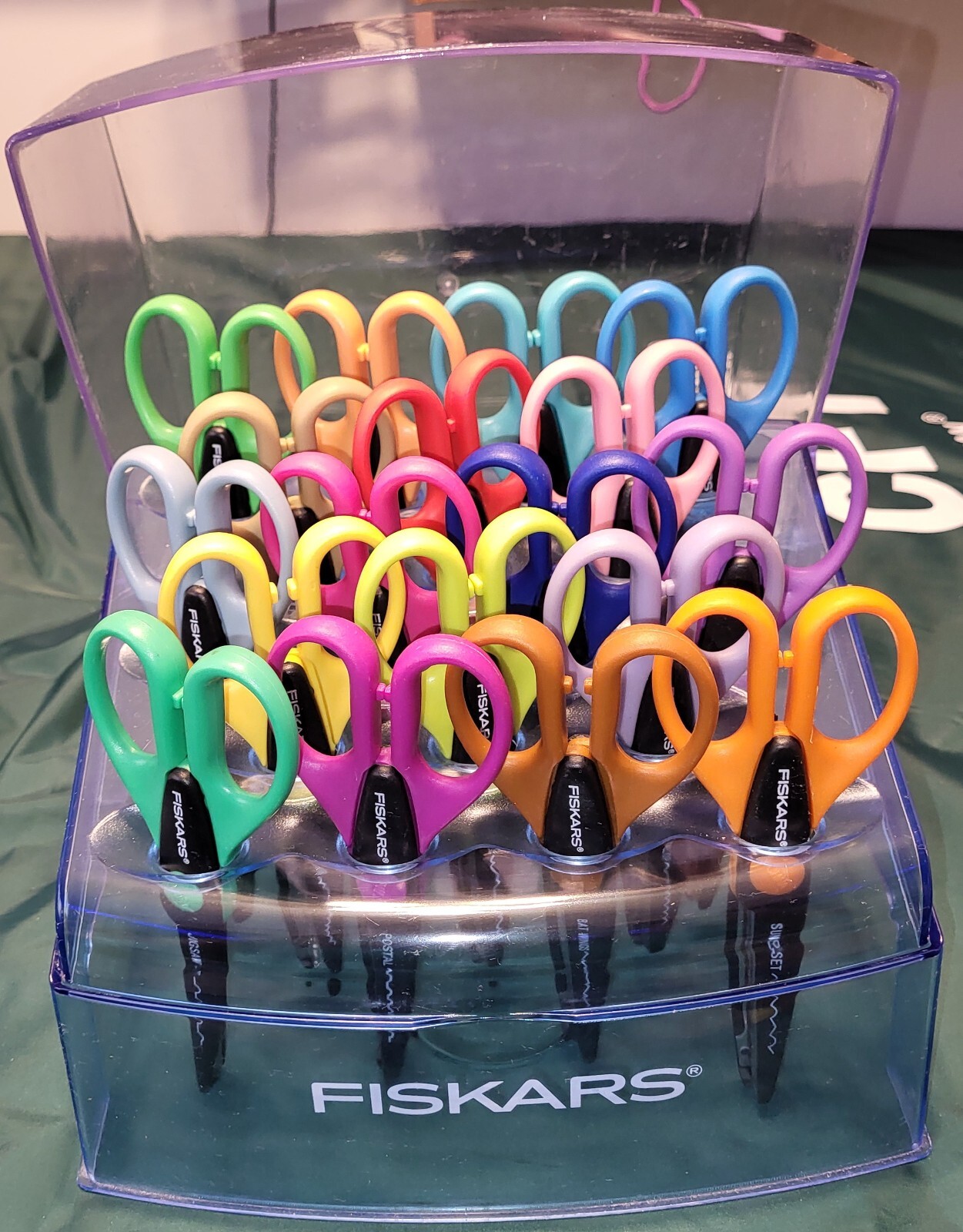 FISKARS Paper Edger Scissors,Set of 18 Patterns,Cutting Craft in Plastic Storage