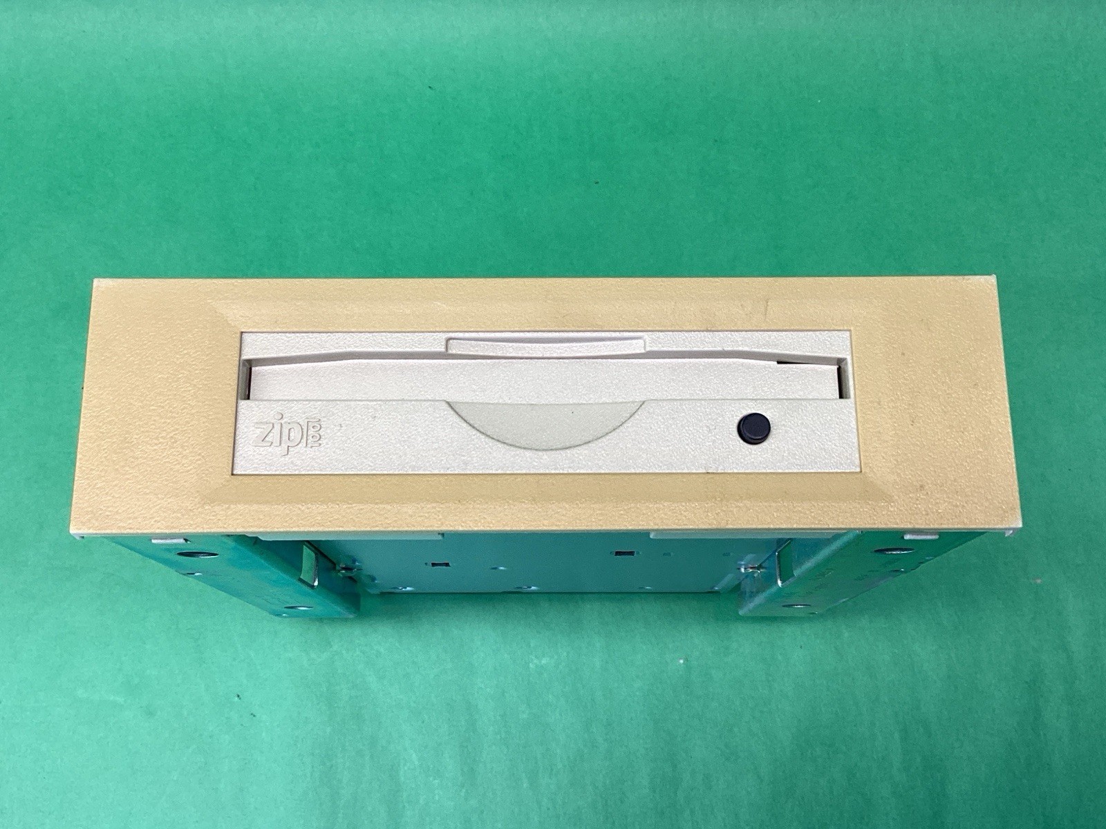 Zip Drive Z100ATAPI IDE Internal Drive Beige + 5.25” Bay Adapter UNTESTED