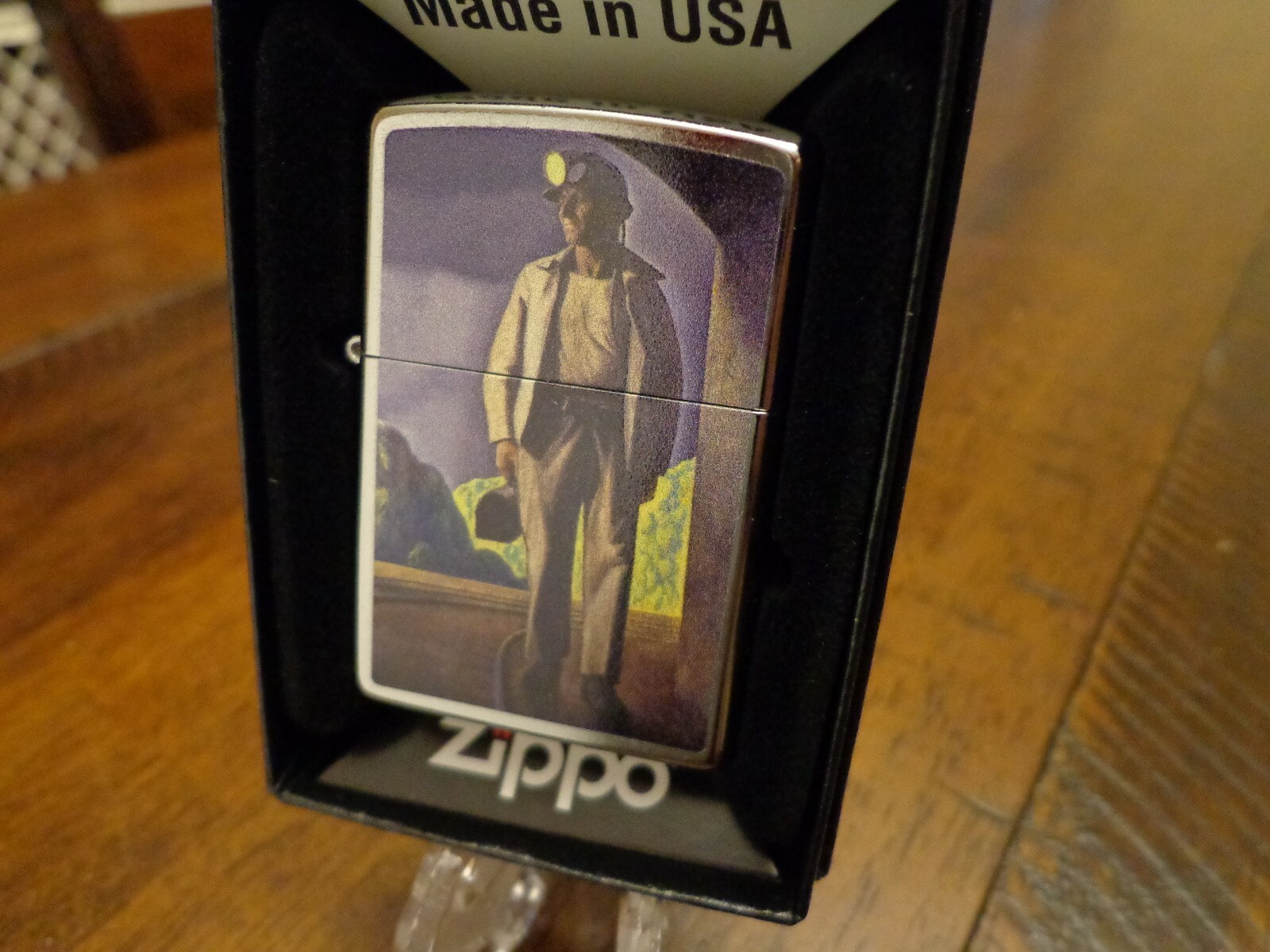 RAILROAD WORKER WALKING IN TUNNEL WITH LUNCH PAIL ZIPPO LIGHTER MINT IN BOX
