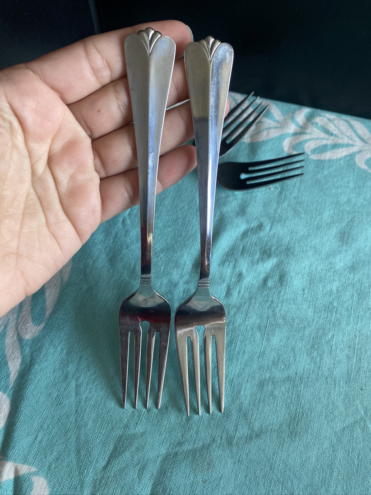 4 Pcs Rogers Co Country Shell Salad Forks Stainless Flatware