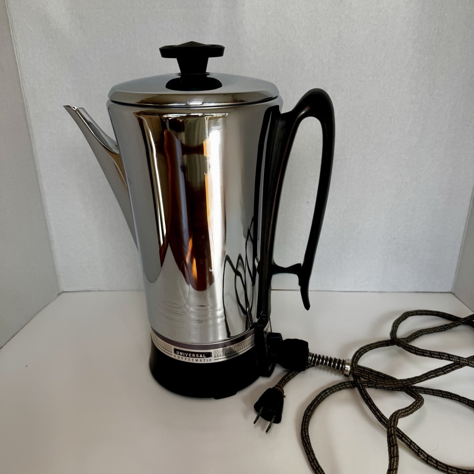 Vintage ☕️Universal C-4531 Coffeematic Chrome Coffee Percolator Collectible