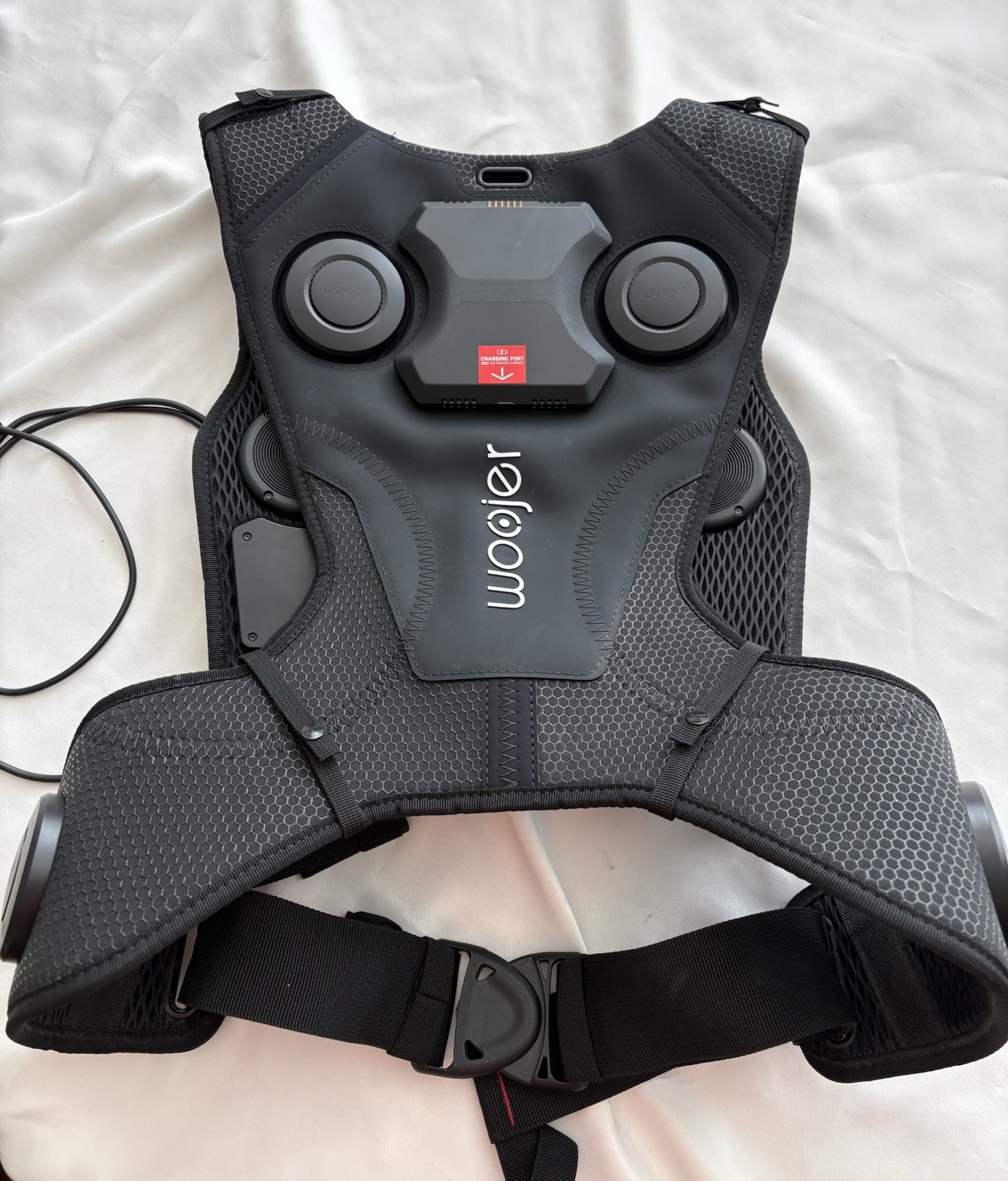 Woojer haptic vest 3 for games, movies, music, VR and wellness - Black