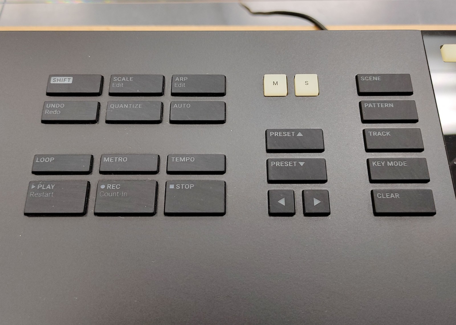 Native Instruments Komplete Kontrol S88 MK2 88-Key Weighted MIDI Controller