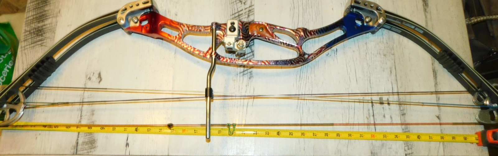 HOYT LIMITED AMERICAN FLAG EDITION ARCHERY COMPOUND BOW