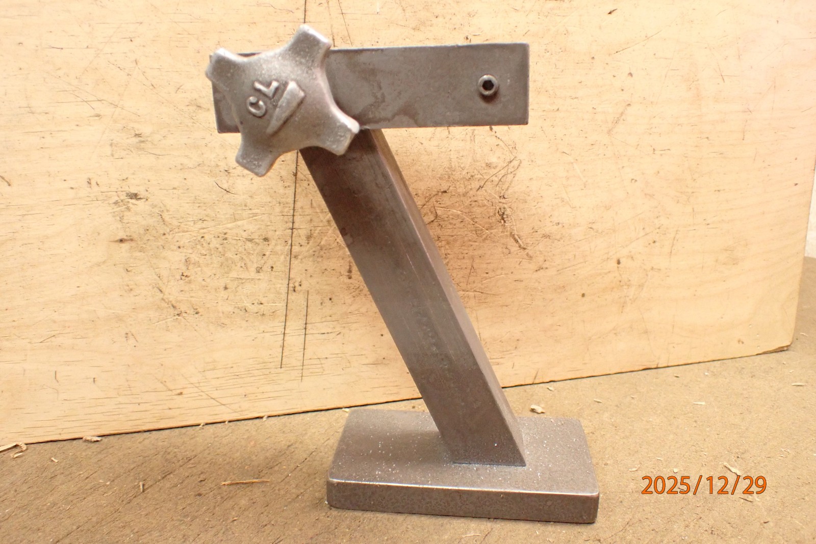 LOT 582C:  ADJUSTABLE WHEEL DRESSER FIXTURE FOR SURFACE TOOL CUTTER GRINDER