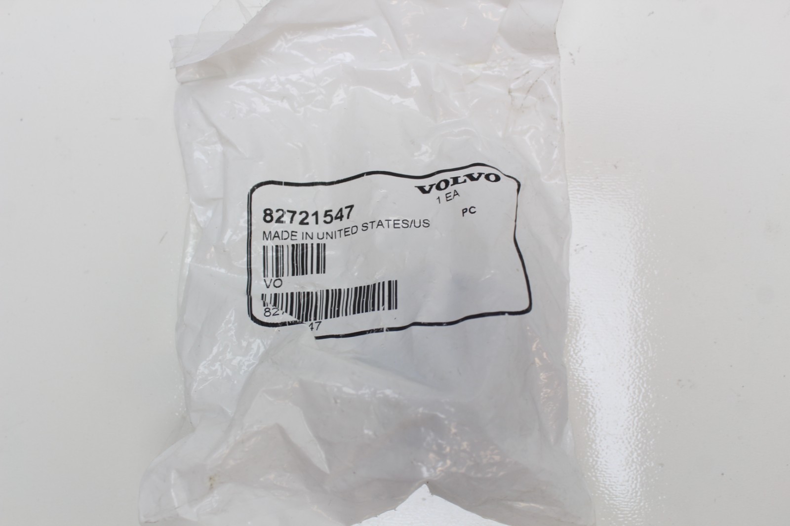 Genuine Volvo OEM MACK ANTHEM BUMPER LATCH BUSHING P/N 82721547