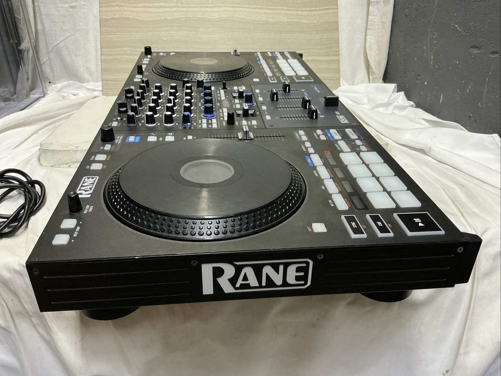 RANE FOUR Professional Serato DJ Pro 4-Channel Stems USB Controller Mixer Tested