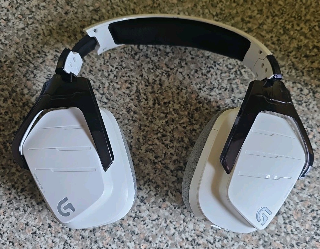 Logitech G933 Artemis Spectrum Gaming Headphones, White, Working, No Cable